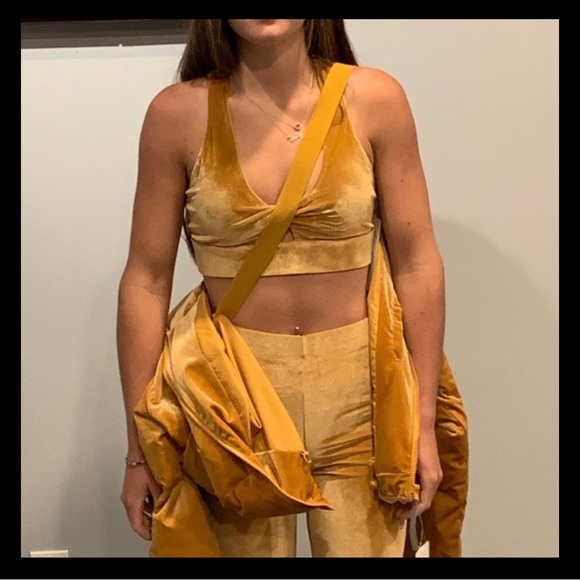 Fabletics wander velour cropped puffer jacket. - Picture 6 of 7